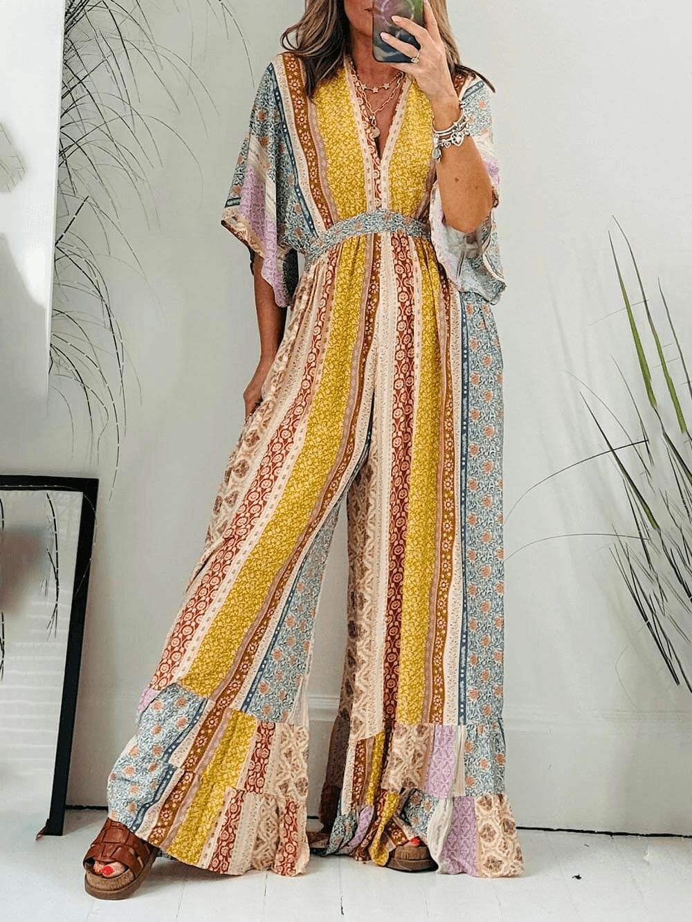 Chic Women's Jumpsuit – Trendy and Contemporary One-Piece Ensemble
