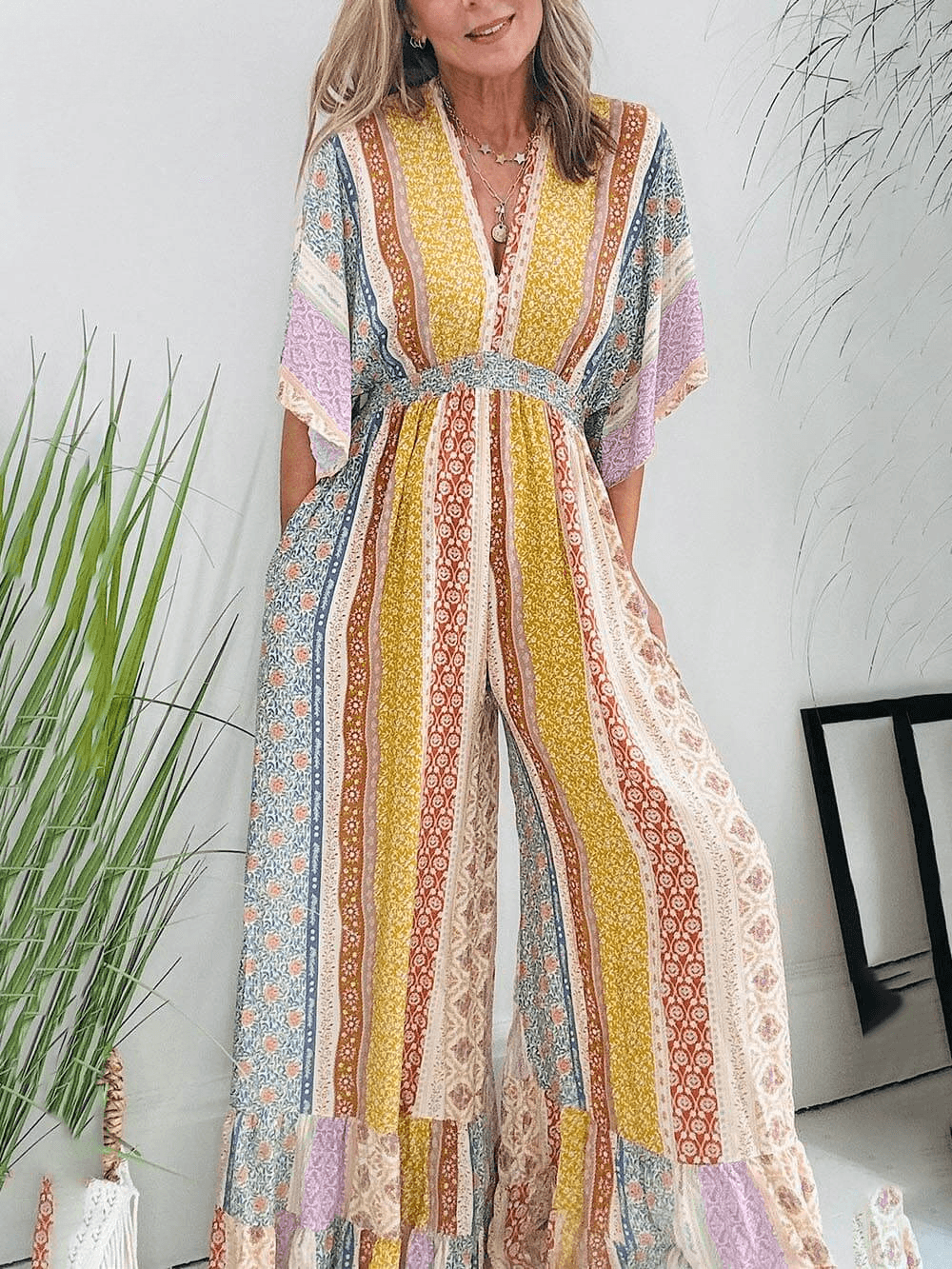 Chic Women's Jumpsuit – Trendy and Contemporary One-Piece Ensemble