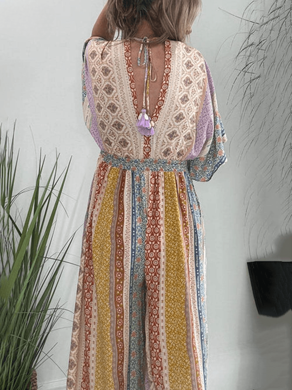 Chic Women's Jumpsuit – Trendy and Contemporary One-Piece Ensemble