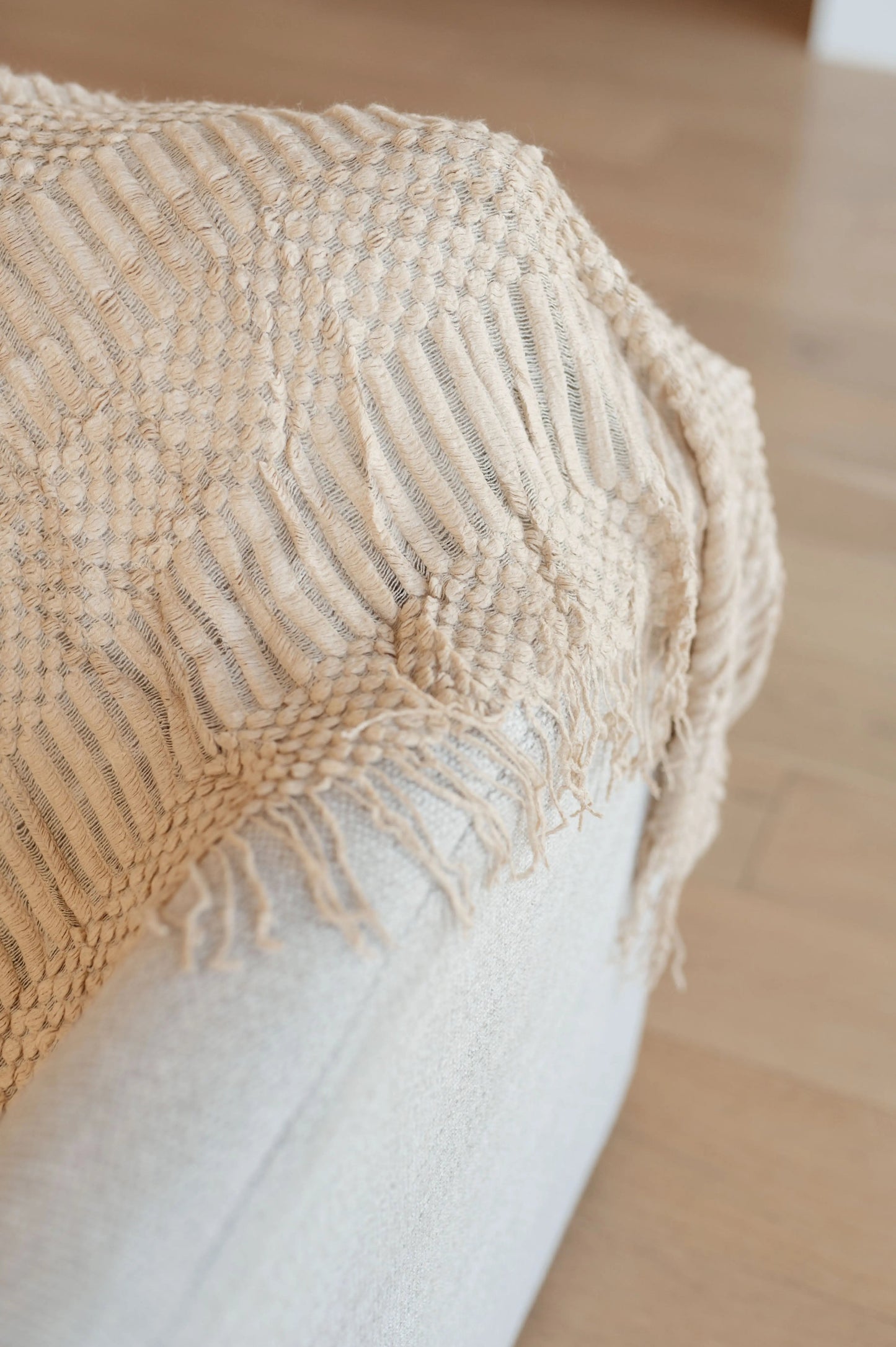 Beige Cuddle Blanket - Perfect for Snuggling Up!
