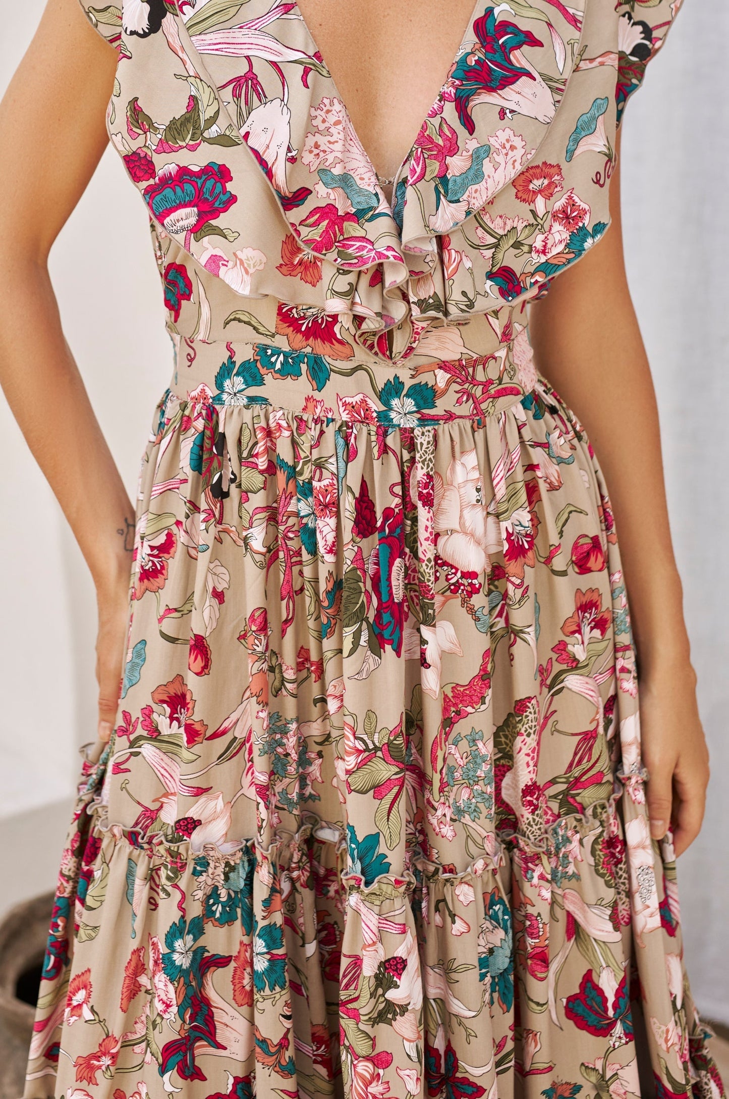 Charming Ruffle Midi Dress for a Timeless Look