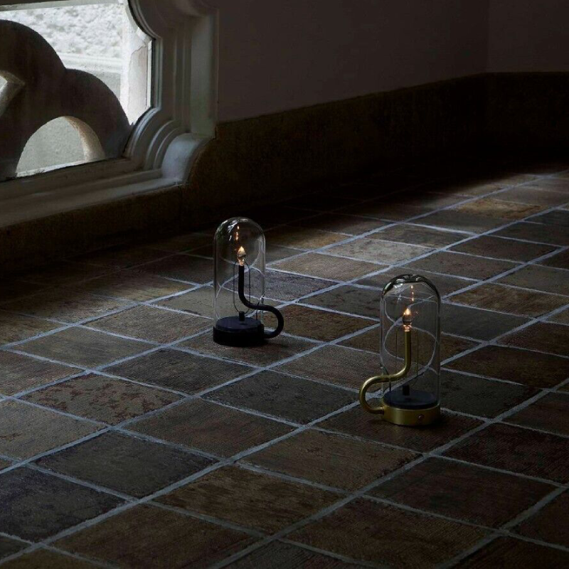 Stylish Rechargeable Lamp with Elegant Flame Design