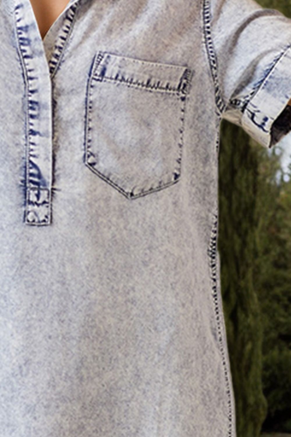 Chic Short Sleeve Denim Dress with Stylish Pocketed Collar