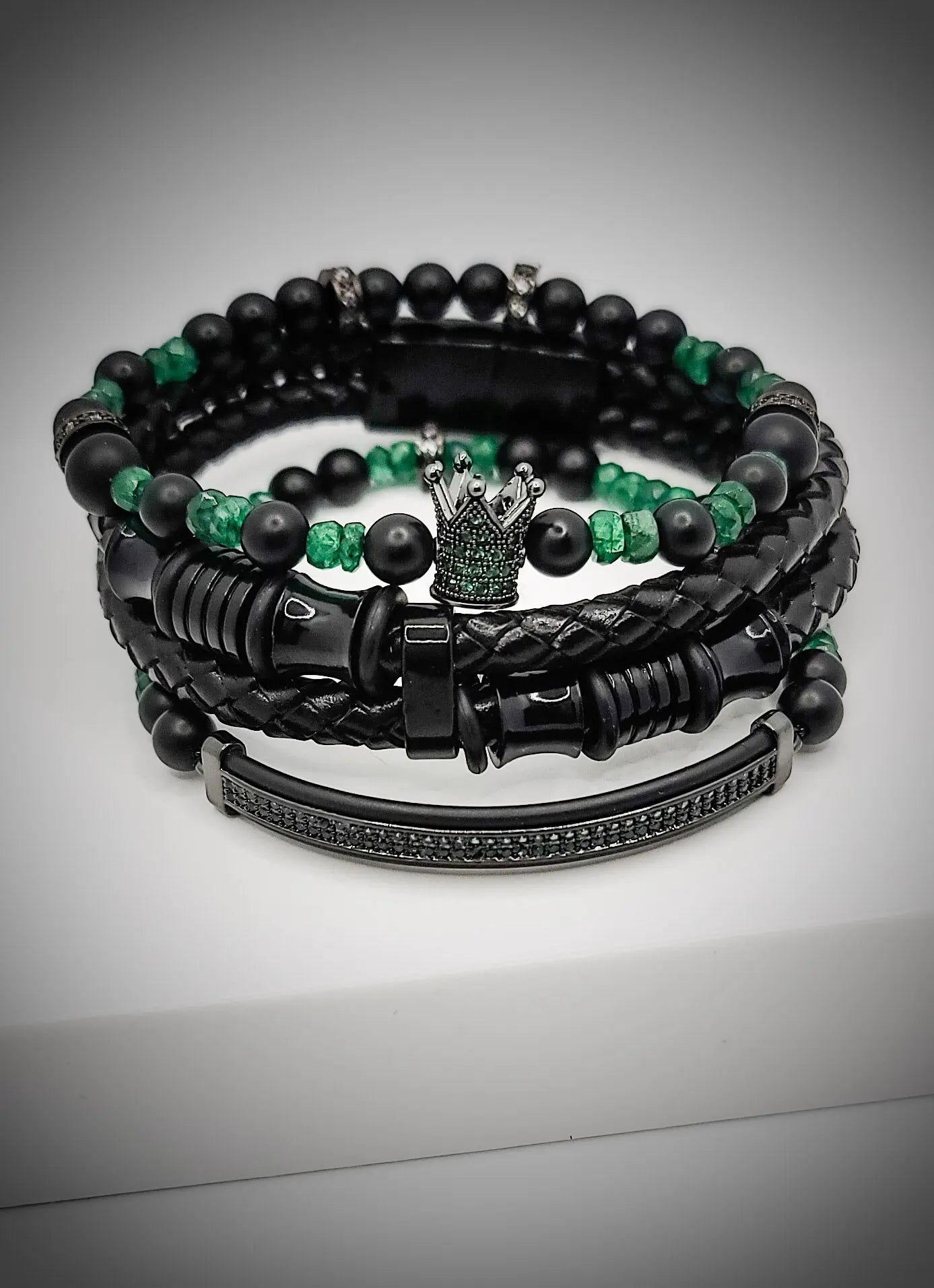 Exquisite Emerald Stone Bracelet Collection