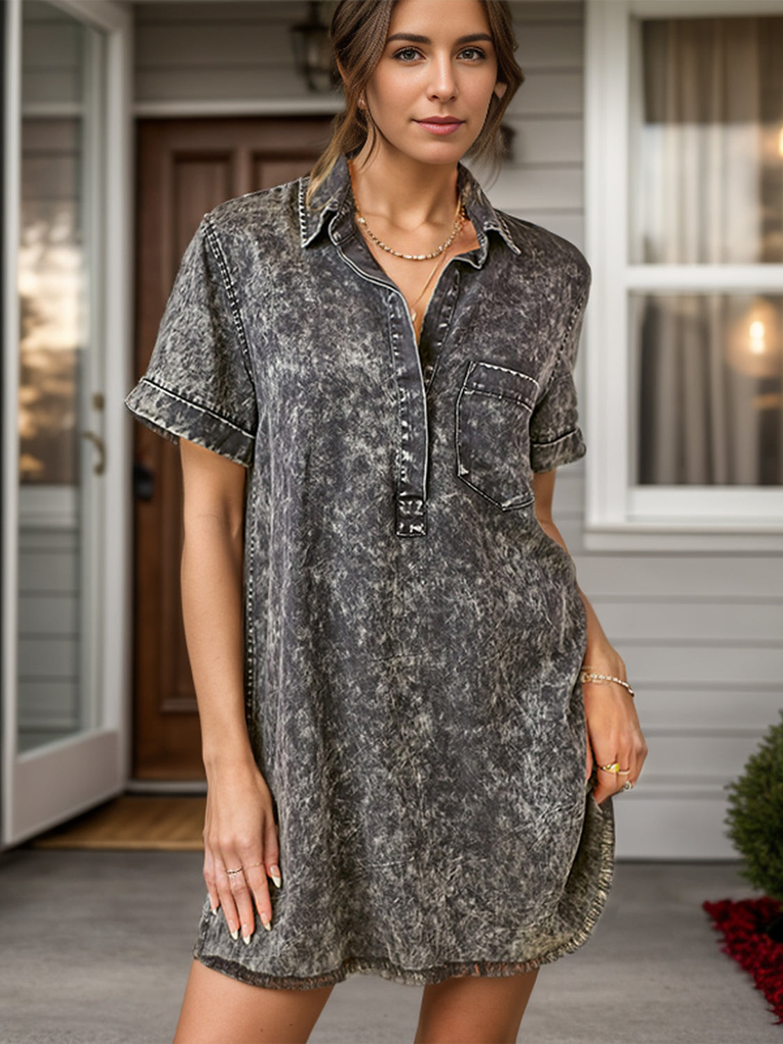 Chic Short Sleeve Denim Dress with Stylish Pocketed Collar